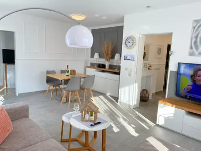 Photo, INSIDE, OUTSIDE