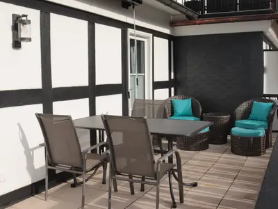 Photo, INSIDE, OUTSIDE