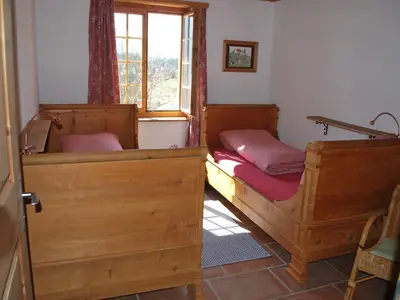 2. Schlafzimmer mit zwei Einzelbetten