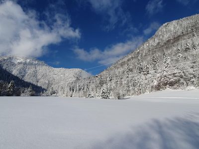 Schneelandschaft hinter dem Hof