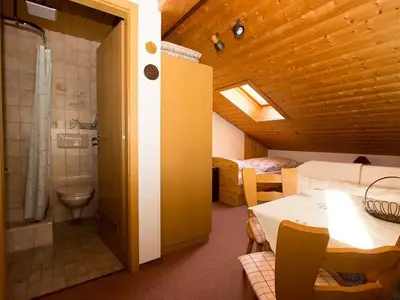 Schlafbereich. zusätzliches Gästezimmer mit zwei Einzelbetten, Du/WC, kann zu Fewo 2 hinzu gebucht werden