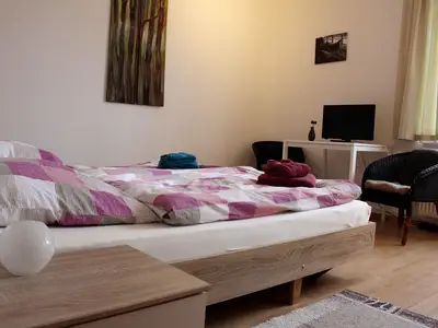 Schlafzimmer mit Doppelbett