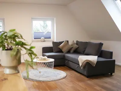 Sofa im Wohn-Esszimmer