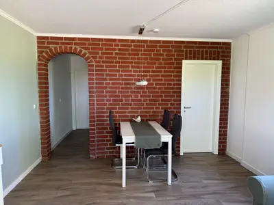 Wohnzimmer mit Esstisch