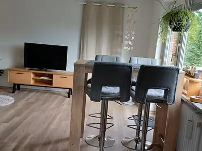 Wohnzimmer mit Essgelegenheit