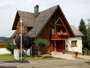 8312513-Ferienwohnung-4-Schönwald im Schwarzwald-300x225-1