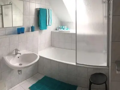 Geräumiges Bad