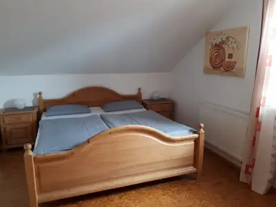 Hofblick mit Balkon - Schlafzimmer