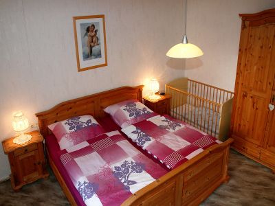 Schlafzimmer mit Babybett