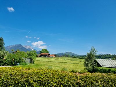 Ihr Blick vom Rundum-Balkon zur Nordseite. Mit dem sagenumwobenen Untersberg