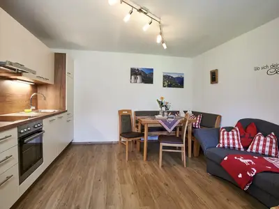 Wohnküche mit Einbauküche/Spülmaschine