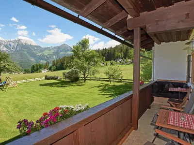 Eigener Balkon mit freiem Blick auf die Berge