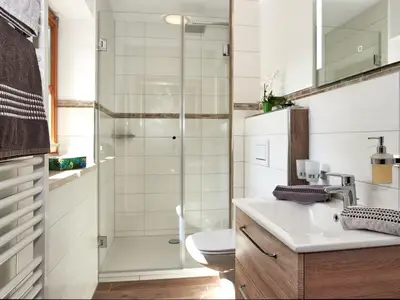 DU/WC von Schlafzimmer 1