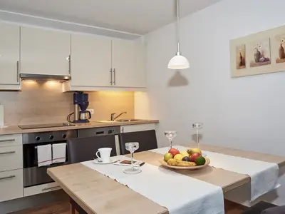 Fewo 1 Untersberg Küchenzeile mit Esszimmerbereich