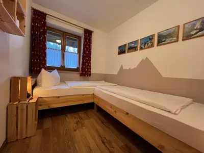 Schlafzimmer Nr. 2 mit 2 Einzelbetten