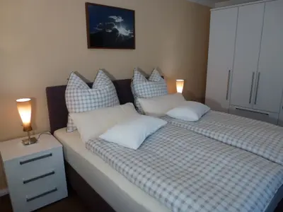 Schlafzimmer mit Balkon Angelas Fewo