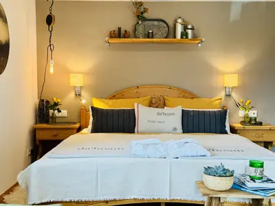 Das Herzstück im „Dahoam“ – der gemütliche Wohn–Schlafbereich