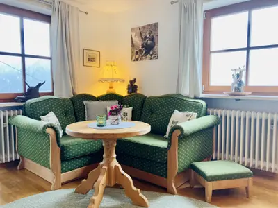 Canapé mit Bergblick in unserer Ferienwohnung „Dahoam“