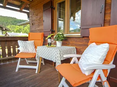 grosser Balkon mit Abendsonne