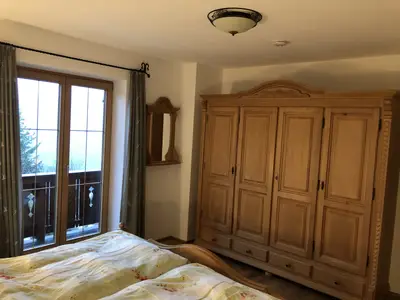 Schlafzimmer 1 mit Schrank