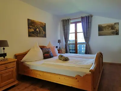 Schlafzimmer mit Doppelbett