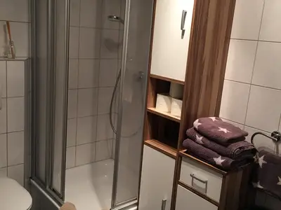 Badezimmer mit Dusche