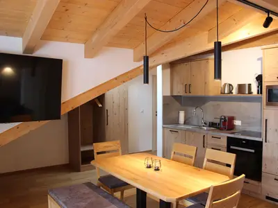 Küchenzeile mit Essbereich