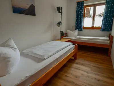 Das kleinere Schlafzimmer mit 2 Einzelbetten