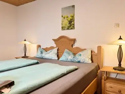 Schlafzimmer 6