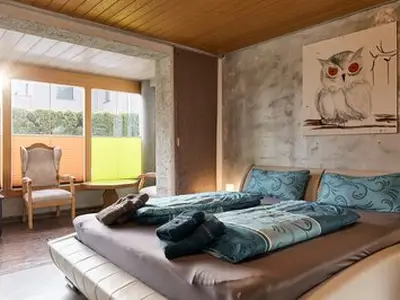 Schlafzimmer 1