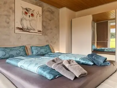 Schlafzimmer 1