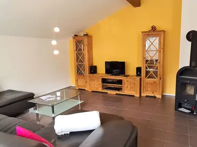 Wohnzimmer mit Kamin Fewo An der Ache Nr. 2