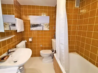 Bad mit Badewanne Fewo Bergsüchtig