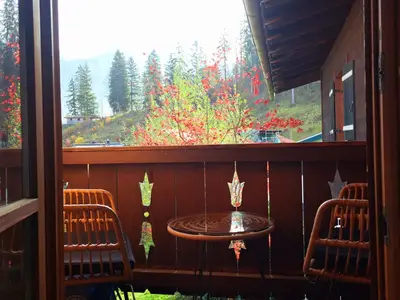 Balkon mit Tischgruppe