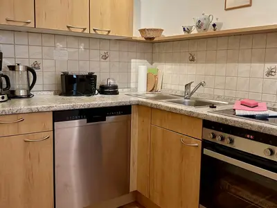 Küchenbereich mit Spülmaschine