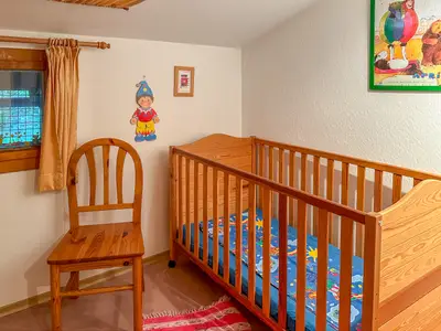 Kleinkinderbett im Junior-Schlafzimmer