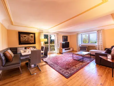 Wohnzimmer mit Essbereich Fewo Jenner Villa Marga