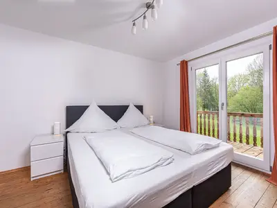 Schlafzimmer mit Doppelbett Fewo Jenner Villa Marga