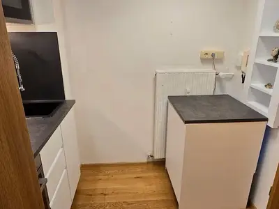 Küche mit Kühlschrank