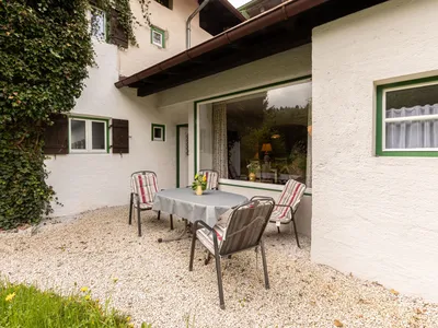 Terrasse mit Blick in den Garten Fewo Kehlstein Villa Marga