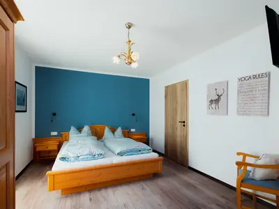 Schlafzimmer mit Gartenblick