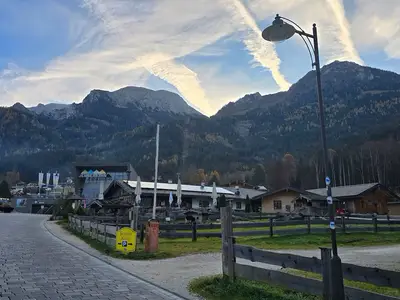 Blick aus Richtung Jennerbahn in Richtung Wohnung (Haus nicht erkennbar dahinter)