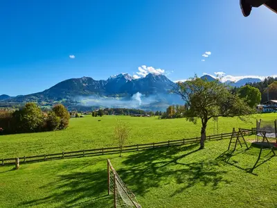Aussicht im Sommer mit Spielplatz
