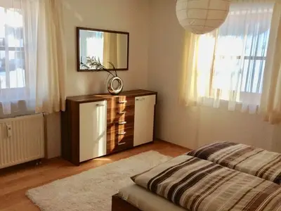 Schlafzimmer 1