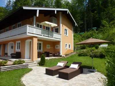 Garten mit Liegen Haus Irlinger