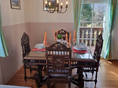 Essbereich für 4 Personen - auf Wunsch kann ein Babyhochstuhl kostenlos bereit gestellt werden