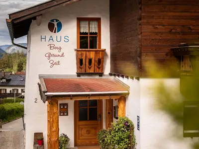 Eingang Haus BergGesundZeit Fewo Saletalm