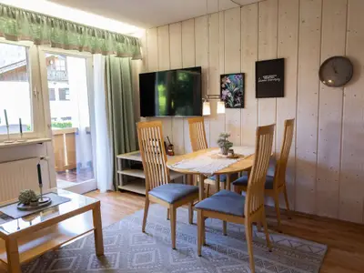 Essbereich mit Balkontüre