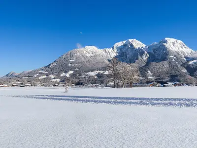 Langlaufloipe vorm Haus