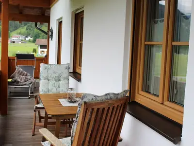 Ostbalkon mit Sonnenaufgang um traumhaftem Panoramablick